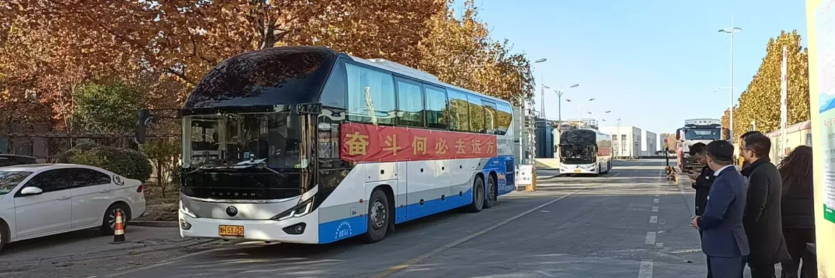 Students arriving at the company for the study tour